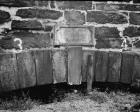 HORIZONTAL VIEW SHOWING KEYSTONE OF ARCH AND INSCRIBED STONE ABOVE - James River and Kanawha Canal Bridge, Ninth Street between