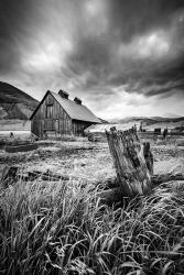 Stormy Barn | Obraz na stenu
