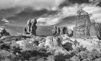 Valley Of Rock And Sky | Obraz na stenu