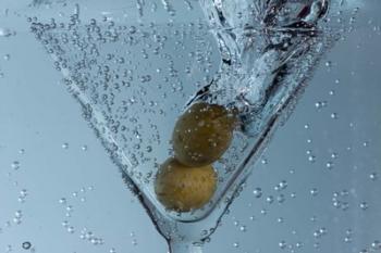 Olive Duo In Martini Glass Closeup | Obraz na stenu