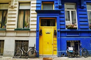 Yellow Door with Bikes | Obraz na stenu