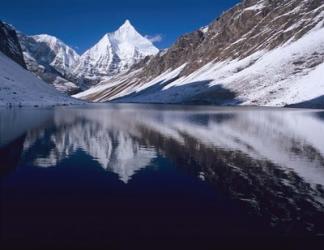 Mount Jichu Drake in Sophu lake, Jigme Dorji NP, Bhutan | Obraz na stenu