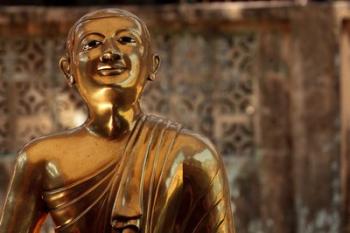 Chaukhtatgyi Temple with golden figure, Yangon, Burma, Myanmar | Obraz na stenu