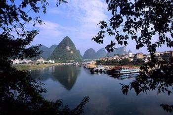 Wonderful ragged Limestone Mountains and Li River and city life of Yangshuo area of China | Obraz na stenu