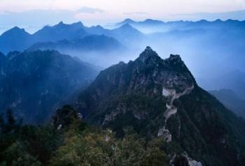 Great Wall in Early Morning Mist, China | Obraz na stenu