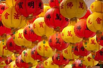 Red and yellow Chinese lanterns hung for New Years, Kek Lok Si Temple, Island of Penang, Malaysia | Obraz na stenu