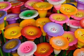 Circular Carved wooden flowers at market, Bo Sang, Chiang Mai, Thailand | Obraz na stenu