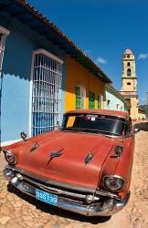 Old Classic Chevy on cobblestone street of Trinidad, Cuba | Obraz na stenu