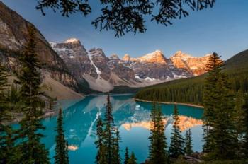 Alberta, Banff National Park, Moraine Lake At Sunrise | Obraz na stenu