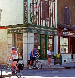 Wine Shop and Cycling Tourists, Chablis, France | Obraz na stenu