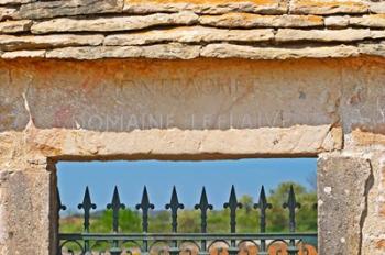 Gate and Key Stone Carved with Montrachet | Obraz na stenu
