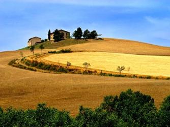 Italy, Tuscany, Farmhouse And Fields | Obraz na stenu