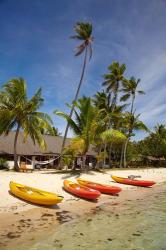 Kayak on the beach, and waterfront bure, Mamanuca Islands, Fiji | Obraz na stenu