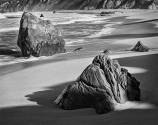 Rocky Coastline Of Garrapata Beach, California (BW) | Obraz na stenu