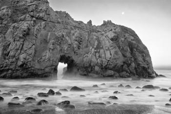 California, Pfeiffer Beach, Rocky Cliff (BW) | Obraz na stenu