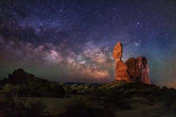 Milky Way behind Balanced Rock | Obraz na stenu