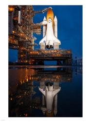 Atlantis STS-135 Rainwater Reflection on Pad | Obraz na stenu