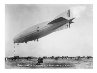 Shenandoah at Her Mooring Mast Tacoma, Washington | Obraz na stenu