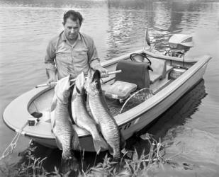 1970s Man In Small Motorboat | Obraz na stenu