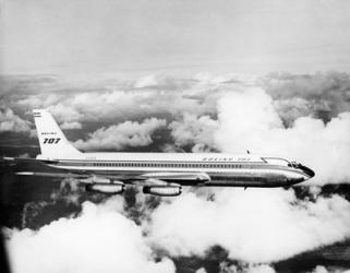 1950s Boeing 707 Passenger Jet Flying | Obraz na stenu