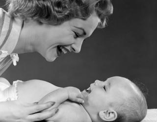 1950s Close-Up Profile Of Smiling Mother L | Obraz na stenu