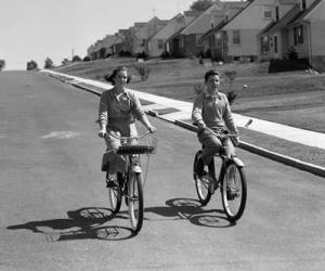 1950s Teen Boy Girl Couple Riding Bikes | Obraz na stenu