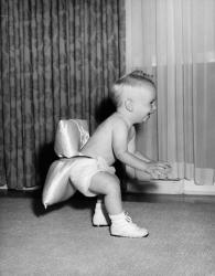 1950sBaby In Diaper And Shoes Learning To Walk | Obraz na stenu