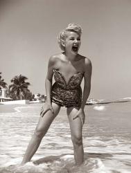 1950s Blonde Woman In Strapless Low Cut Bathing Suit | Obraz na stenu