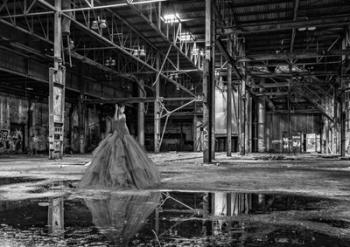 Unconventional Womenscape #8, The Factory (BW) | Obraz na stenu