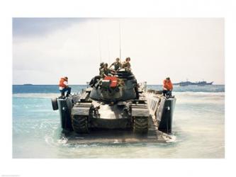 Army soldiers on a military tank in the sea, M551 Sheridan | Obraz na stenu