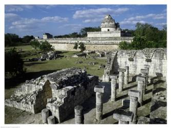 Old ruins of an observatory, Chichen Itza | Obraz na stenu